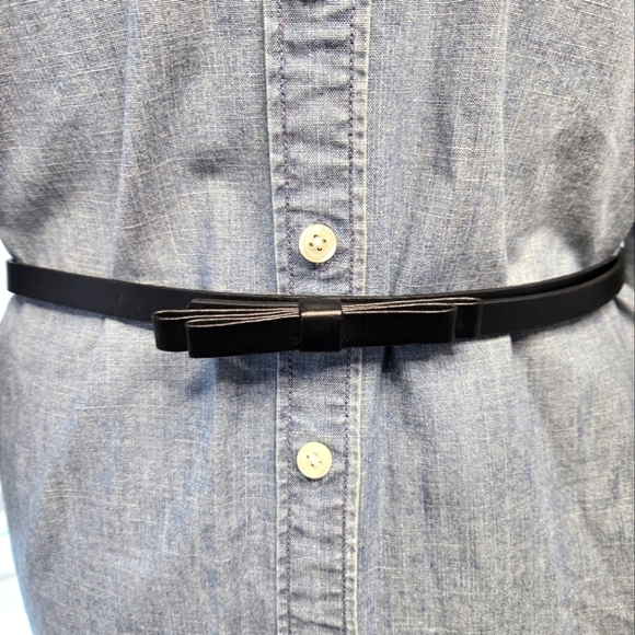 H&M BLACK SKINNY FAUX LEATHET BOW FRONT BELT ONE PRONG CLOSURE WOMEN OS - Picture 1 of 12